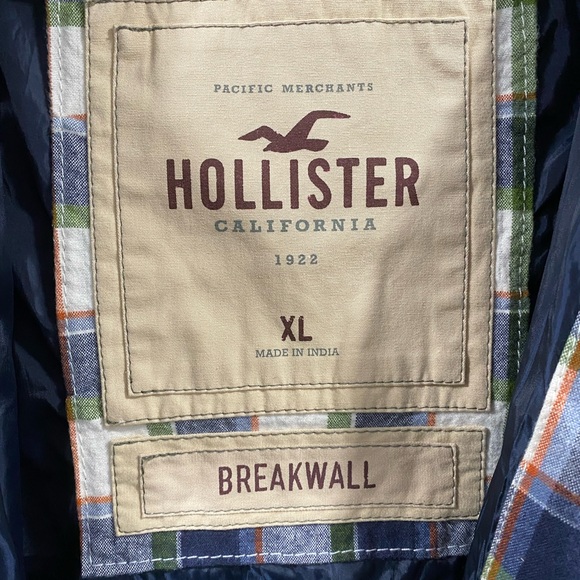 XL, Plaid Hollister Breakwall jacket with hood. - Picture 2 of 5